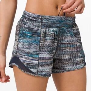 Lululemon Hotty hot shorts size 6 2.5” inseam low rise digital oasis